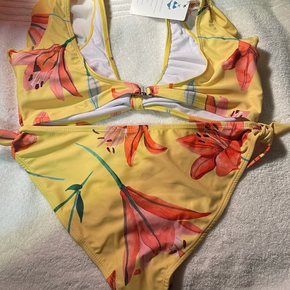 BEACHSISSI XL FLOWERED BATHING SUIT NWT - Picture 10 of 13
